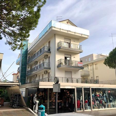 Appartamenti Cristina Carraro Immobiliare - Family Apartments Lido di Jesolo Exterior photo