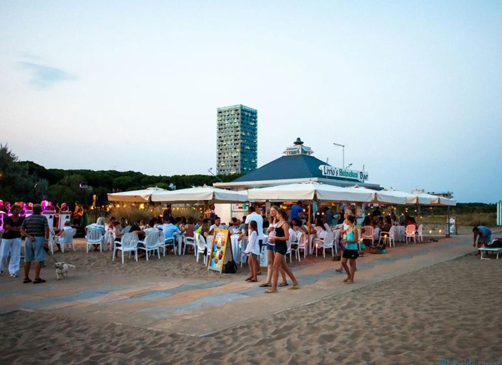 Appartamenti Cristina Carraro Immobiliare - Family Apartments Lido di Jesolo Exterior photo